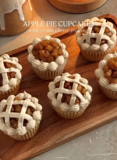 Delicious apple pie cupcakes topped with cream and apple slices