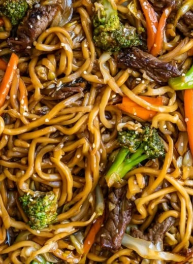 A hearty bowl of Cozy Beef Lo Mein with fresh vegetables and tender beef.
